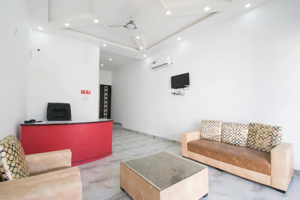 Airport Hotel Prince Palace By Byobhotels Nova Deli Exterior foto