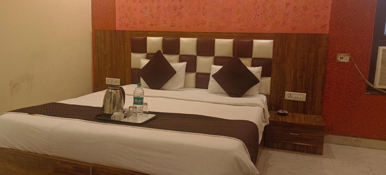 Airport Hotel Prince Palace By Byobhotels Nova Deli Exterior foto