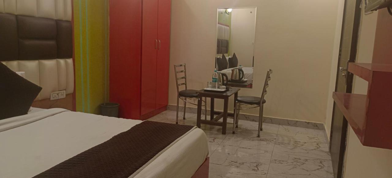 Airport Hotel Prince Palace By Byobhotels Nova Deli Exterior foto